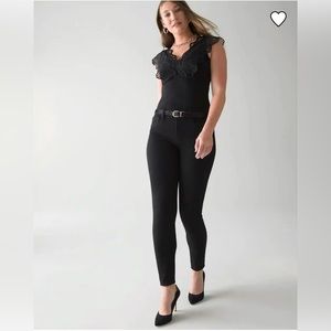 White House Black Market Black Skinny Ankle Jean 10L Curvy